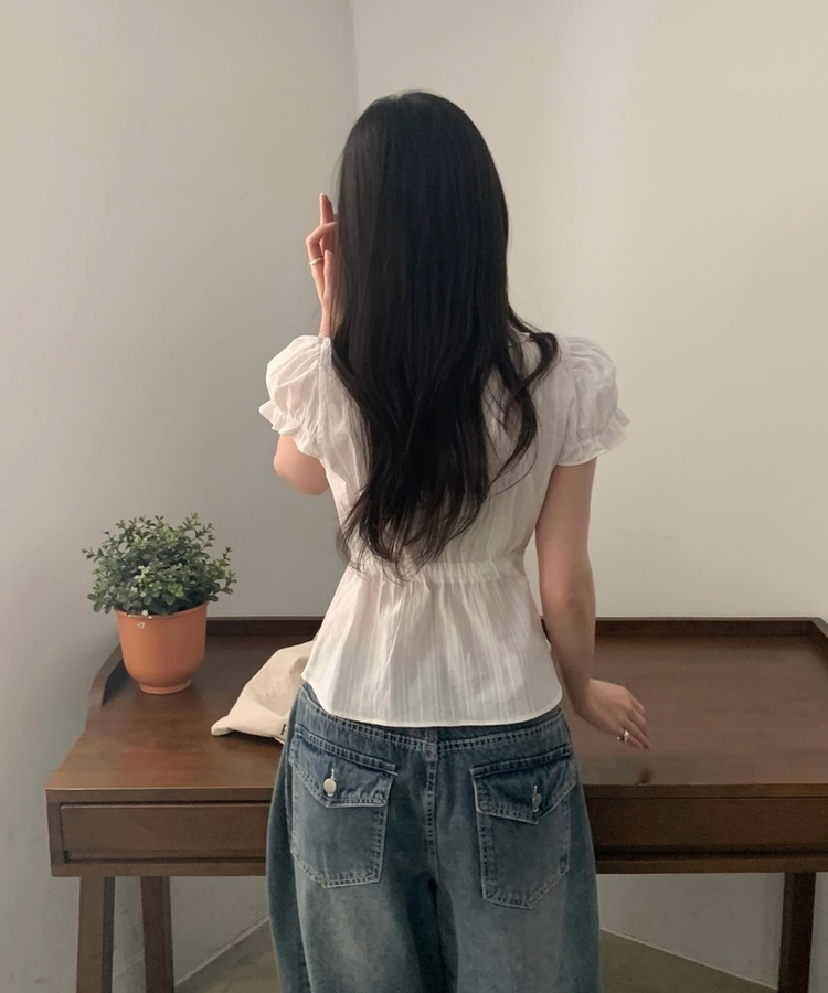 프릴 리본 셔링 퍼프 블라우스 아이보리