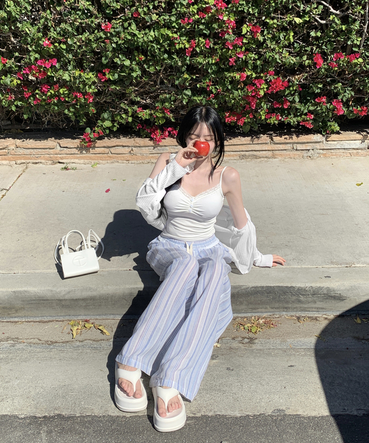 핀트 스트라이프 프릴 와이드 팬츠 레이스 밴딩 바지 끈조절 리본 롱팬츠 하체커버 하비추천 체형커버 데일리룩 봄신상봄팬츠 소라