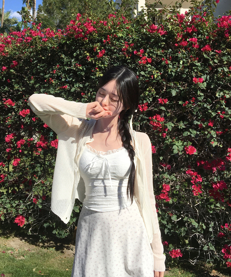 젠디 플라워 레이스 나시 리본 민소매 이너 슬리브리스 포인트나시 브이넥 프릴 슬림핏 러블리 로맨틱 데이트룩 레이어드 화이트
