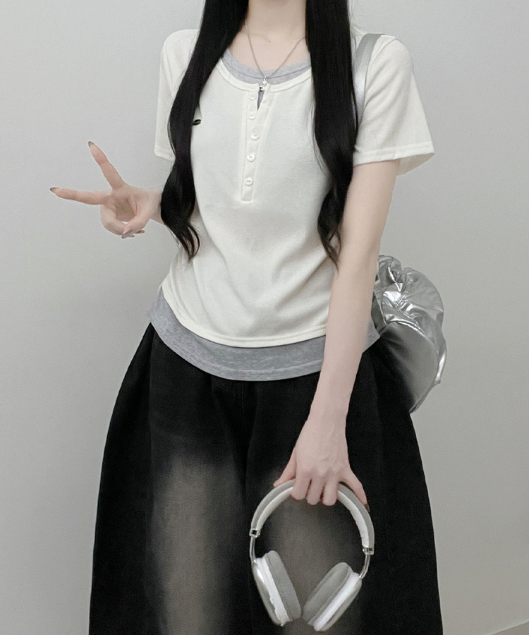 베리와펜버튼배색나시레이어드셔링반팔티 아이보리