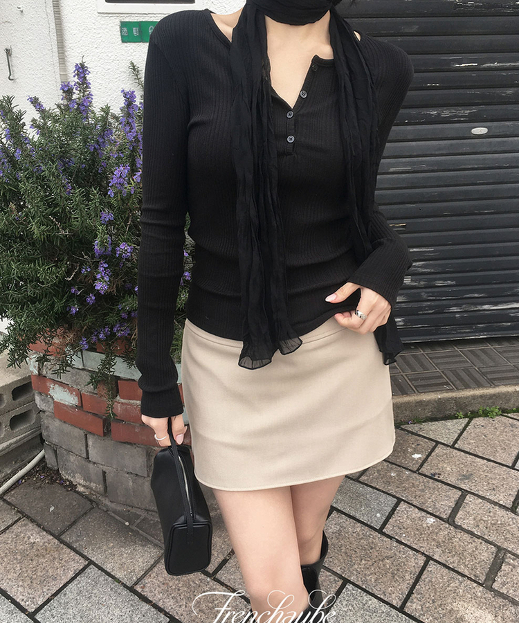 ボタンスリムリブTシャツ BLACK