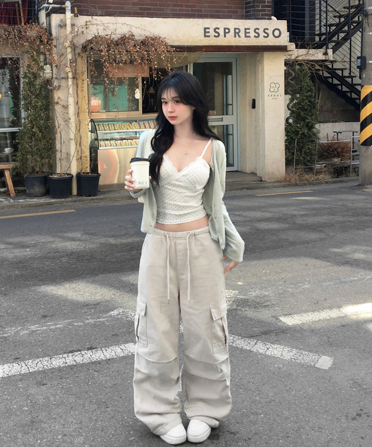 루픽 도트 나시 레이스 브이넥 크롭 민소매 끈나시 슬리브리스 레이어드템 러블리룩 데이트룩 데일리룩 여친룩 봄 신상봄 나시사계절템 아이보리