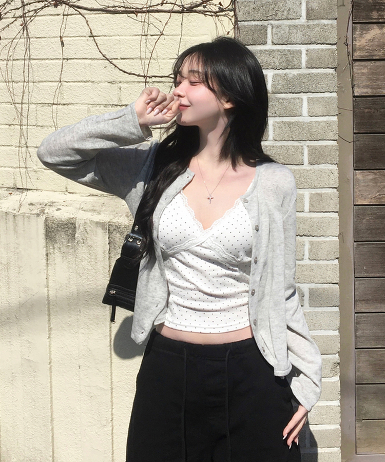 루픽 도트 나시 레이스 브이넥 크롭 민소매 끈나시 슬리브리스 레이어드템 러블리룩 데이트룩 데일리룩 여친룩 봄 신상봄 나시사계절템 아이보리