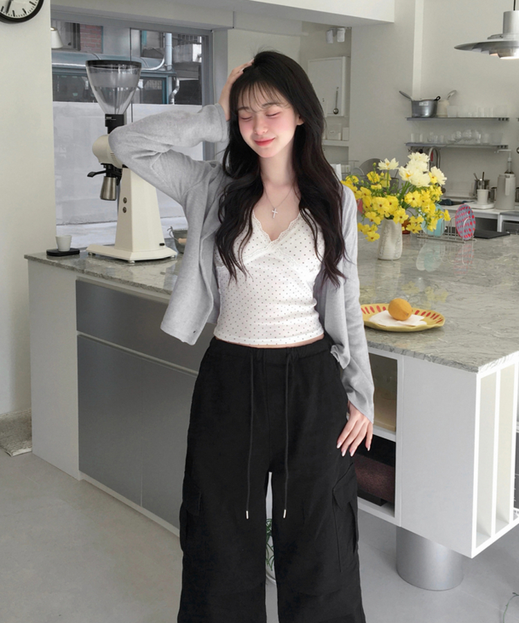 루픽 도트 나시 레이스 브이넥 크롭 민소매 끈나시 슬리브리스 레이어드템 러블리룩 데이트룩 데일리룩 여친룩 봄 신상봄 나시사계절템 아이보리