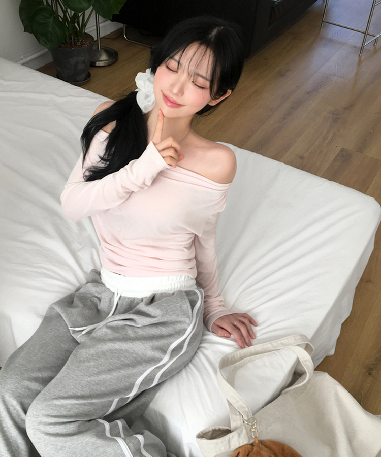 피젠 드레이프 오프숄더 티셔츠 긴팔 원숄더 핀턱 셔링 쫀쫀 여리 페미닌 러블리 데이트룩 말라핏 꾸안꾸 레이어드 봄신상간절기티셔츠 핑크