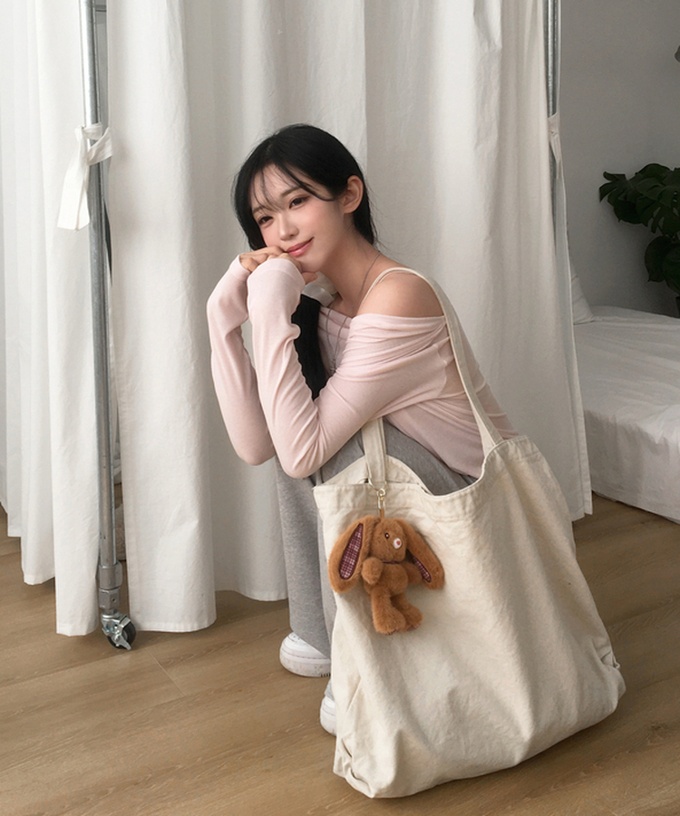 피젠 드레이프 오프숄더 티셔츠 긴팔 원숄더 핀턱 셔링 쫀쫀 여리 페미닌 러블리 데이트룩 말라핏 꾸안꾸 레이어드 봄신상간절기티셔츠 핑크