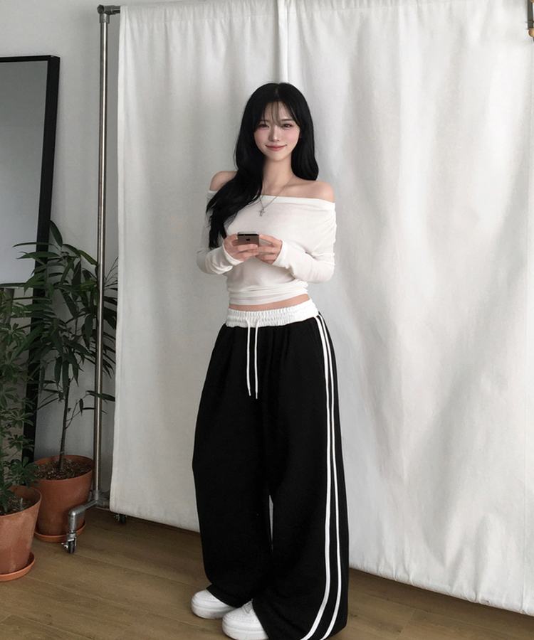 피젠 드레이프 오프숄더 티셔츠 긴팔 원숄더 핀턱 셔링 쫀쫀 여리 페미닌 러블리 데이트룩 말라핏 꾸안꾸 레이어드 봄신상간절기티셔츠 아이보리