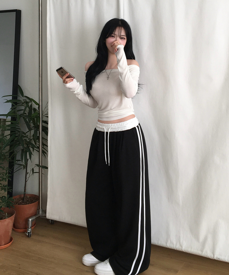 피젠 드레이프 오프숄더 티셔츠 긴팔 원숄더 핀턱 셔링 쫀쫀 여리 페미닌 러블리 데이트룩 말라핏 꾸안꾸 레이어드 봄신상간절기티셔츠 아이보리