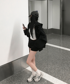 시엘 스터드 후드집업 포켓 빅후드 절개 긴팔 트레이닝 자켓 하이넥 포인트 유니크 힙무드 아방핏 데일리룩 개강룩 봄신상봄아우터간절기아우터 블랙