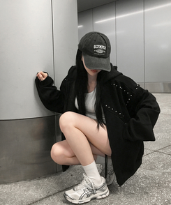 시엘 스터드 후드집업 포켓 빅후드 절개 긴팔 트레이닝 자켓 하이넥 포인트 유니크 힙무드 아방핏 데일리룩 개강룩 봄신상봄아우터간절기아우터 블랙
