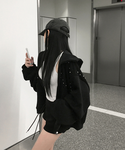 시엘 스터드 후드집업 포켓 빅후드 절개 긴팔 트레이닝 자켓 하이넥 포인트 유니크 힙무드 아방핏 데일리룩 개강룩 봄신상봄아우터간절기아우터 블랙