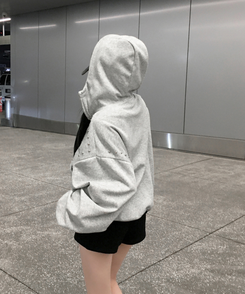 시엘 스터드 후드집업 포켓 빅후드 절개 긴팔 트레이닝 자켓 하이넥 포인트 유니크 힙무드 아방핏 데일리룩 개강룩 봄신상봄아우터간절기아우터 그레이