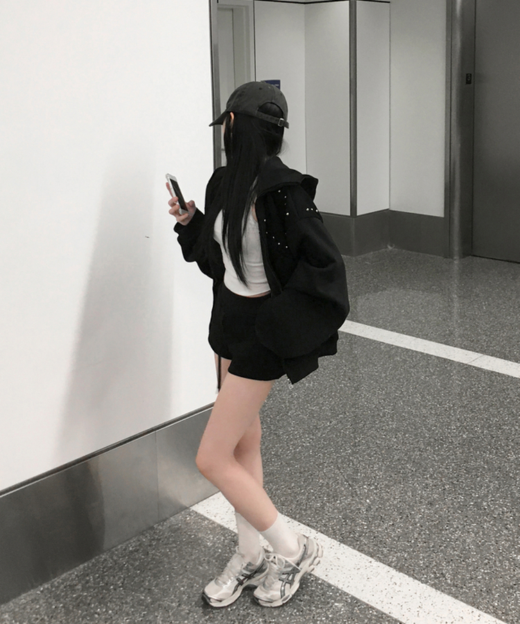 スタッズフードジップアップ BLACK