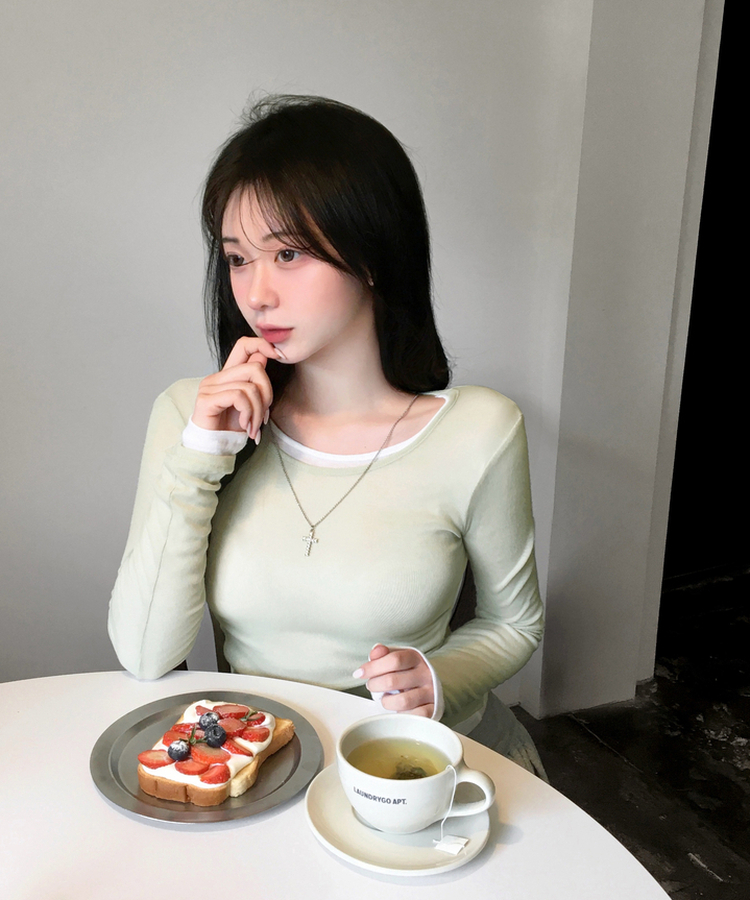 멀로즈 시스루 레이어드 티셔츠 긴팔 라운드 쫀쫀 파스텔 슬림핏 러블리 데일리룩 포인트템 봄신상봄레이어드봄컬러 그린
