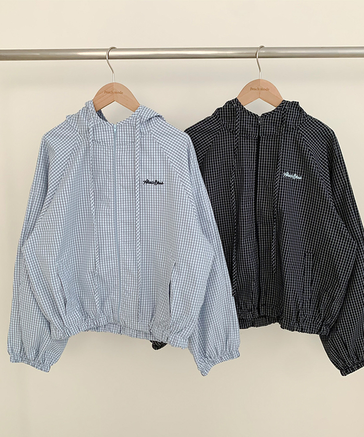 チェック刺繍フードウインドブレーカー
