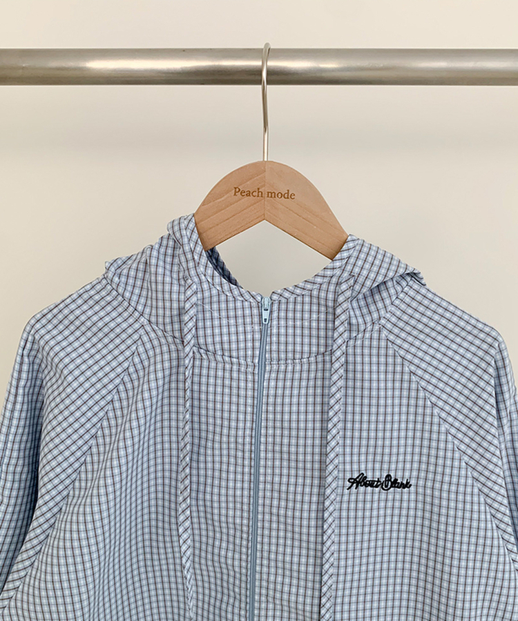 チェック刺繍フードウインドブレーカー