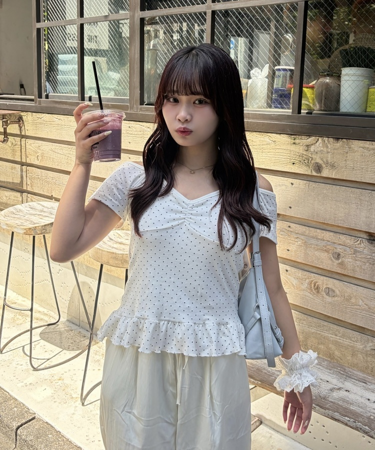 도트 홀터넥 오프숄더 티셔츠 화이트