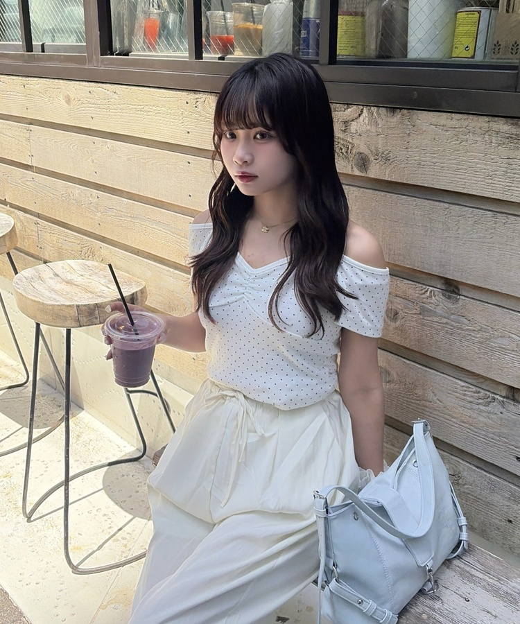 도트 홀터넥 오프숄더 티셔츠 화이트