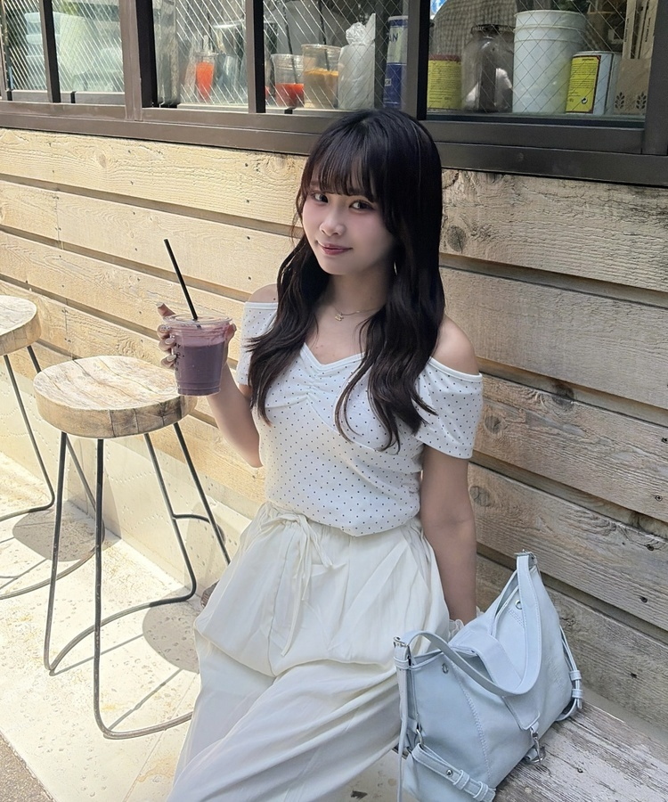 도트 홀터넥 오프숄더 티셔츠 화이트