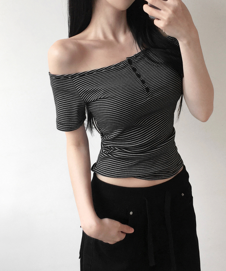 아노 단가라 오프숄더 반팔 티셔츠 스트라이프 버튼 포인트 크롭티 캐주얼 데일리룩 데이트룩 봄 신상여름 신상 블랙