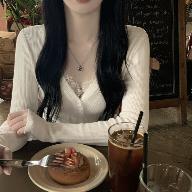 부드러워요 레이스 브이넥 버튼 슬림핏 골지 긴팔니트 화이트