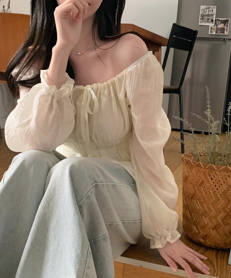 リボンシャーリングフレアブラウス BEIGE