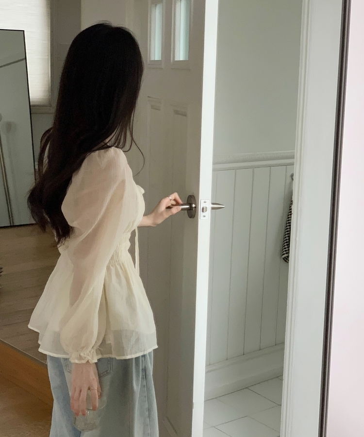 リボンシャーリングフレアブラウス BEIGE