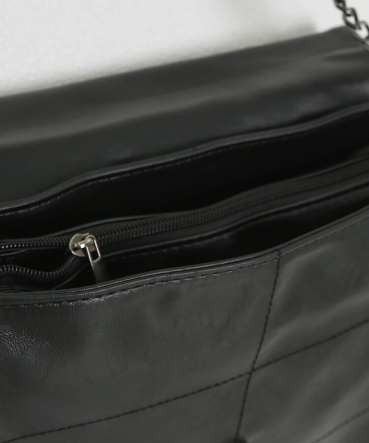 モードチェーンショルダーバッグ