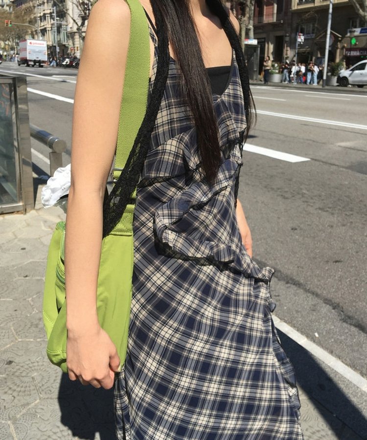 Vネックチェックフリルワンピース BLACK