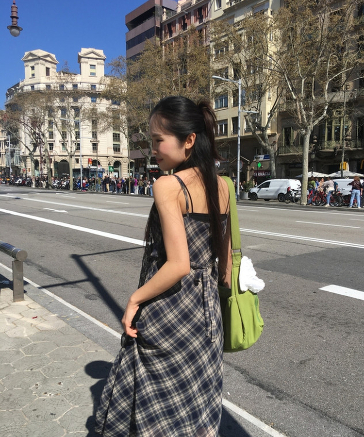 Vネックチェックフリルワンピース BLACK