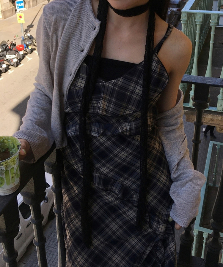 Vネックチェックフリルワンピース BLACK