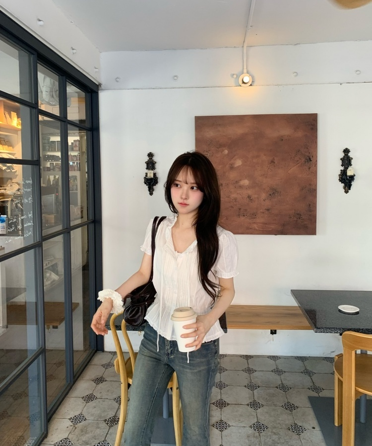 핀턱 프릴 반팔 블라우스 아이보리
