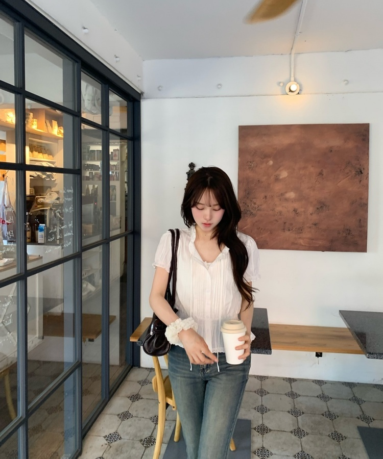 핀턱 프릴 반팔 블라우스 아이보리