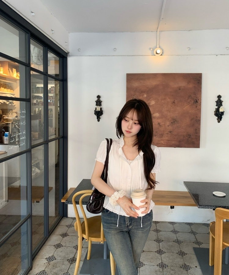 핀턱 프릴 반팔 블라우스 아이보리