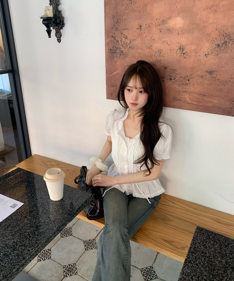 핀턱 프릴 반팔 블라우스 아이보리