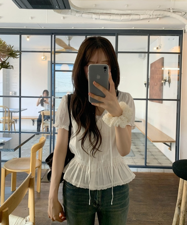 핀턱 프릴 반팔 블라우스 아이보리