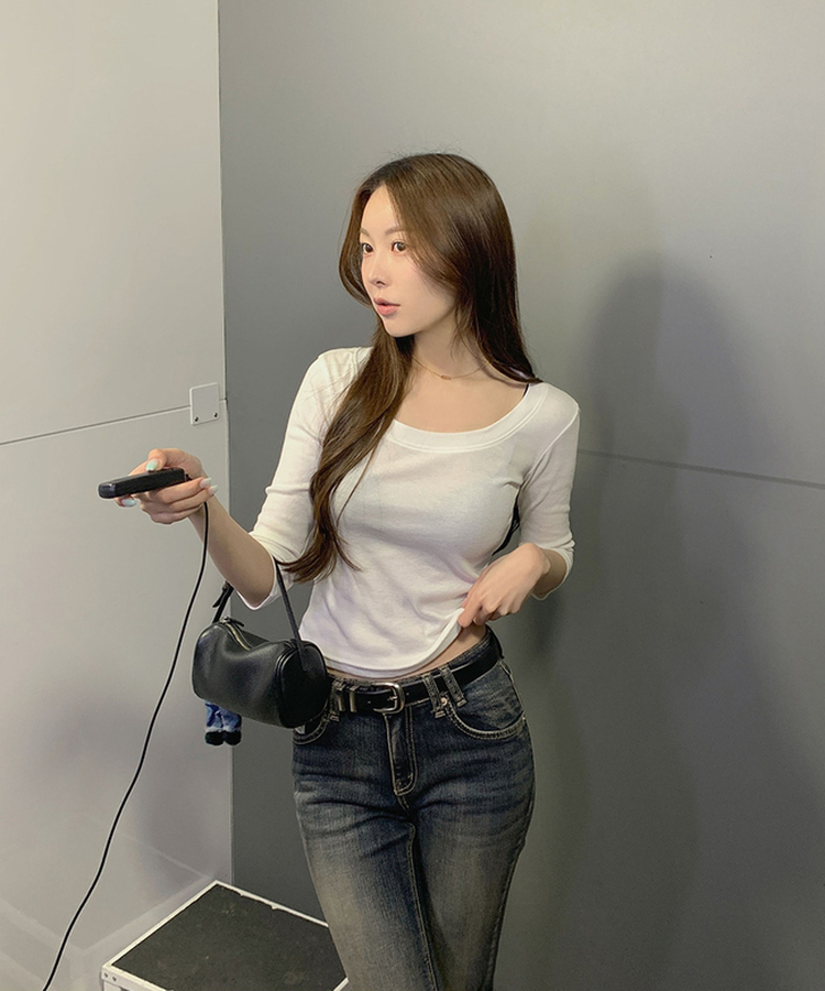실버 영문 펜던트 7부 세로줄 슬림핏 티셔츠 아이보리