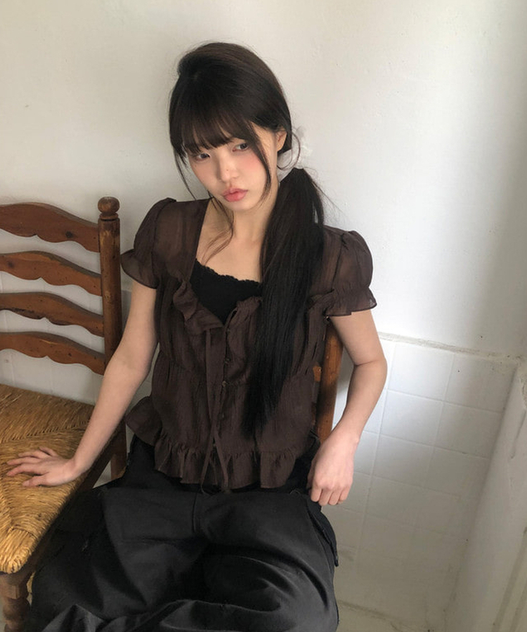 ストラップフリル半袖ブラウス BROWN