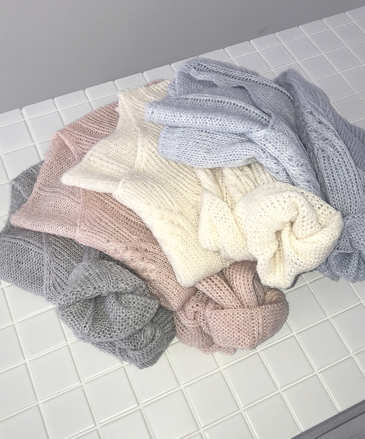 Vネックシースルーニット