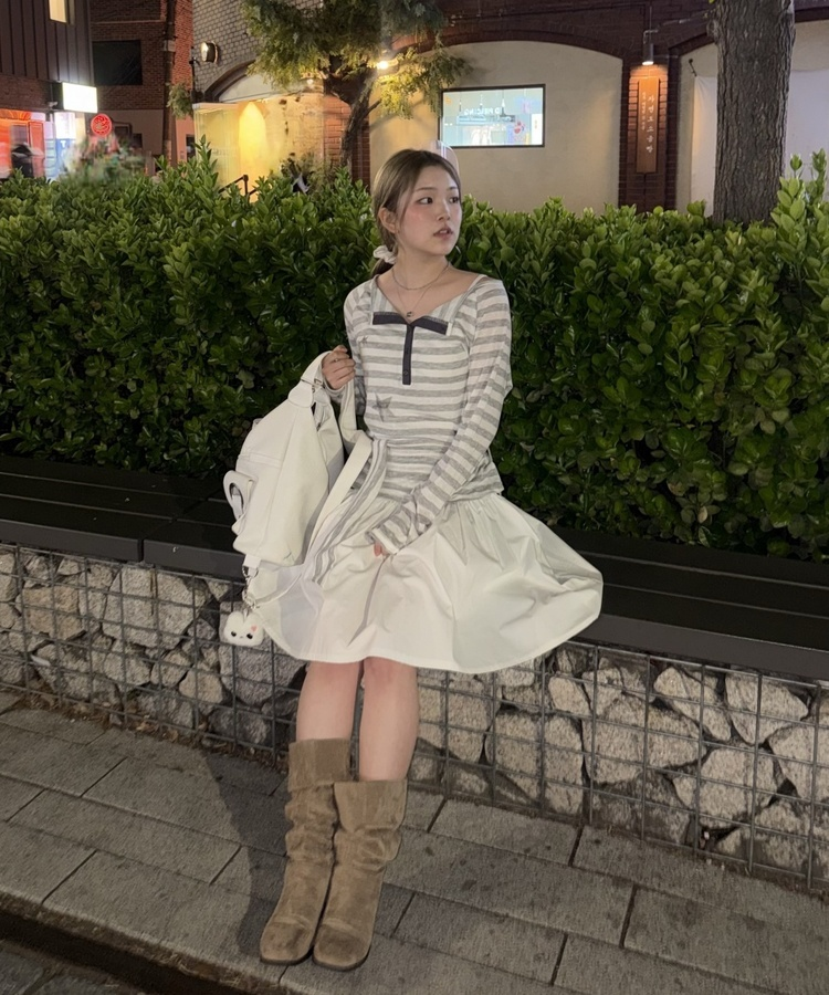 스트라이프 배색 플레어 스커트 아이보리