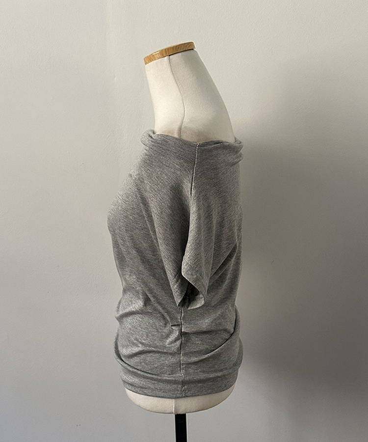 オフショルダードレープ半袖Tシャツ