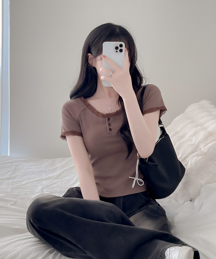 小花柄ボタン半袖Tシャツ BROWN