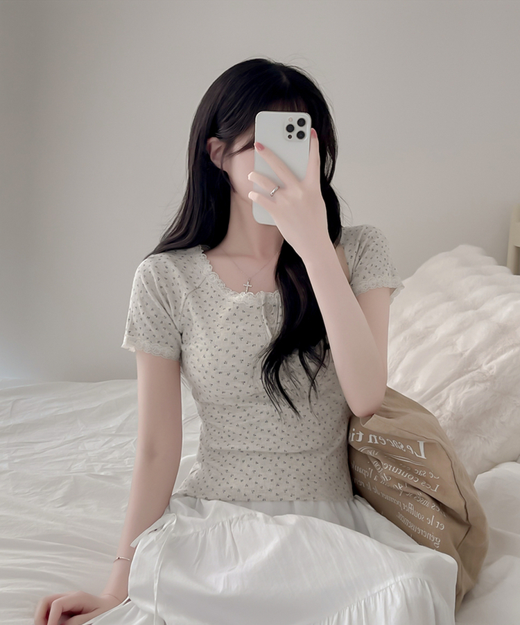 小花柄ボタン半袖Tシャツ OATMEAL