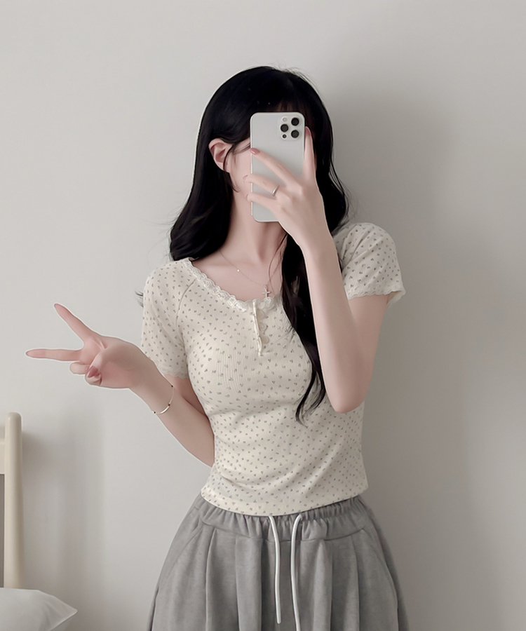 小花柄ボタン半袖Tシャツ IVORY