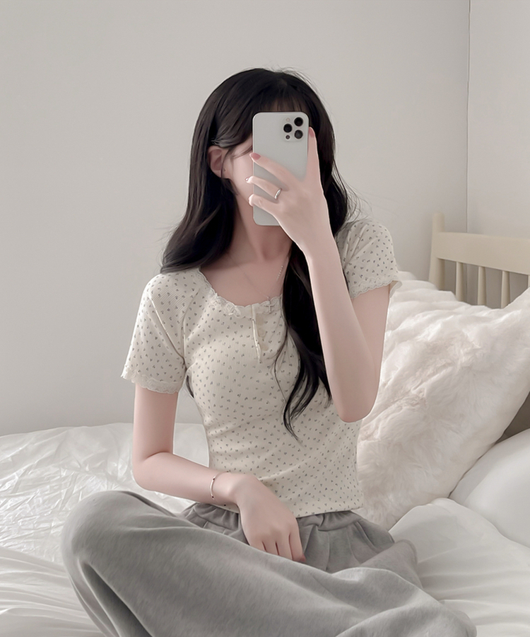 小花柄ボタン半袖Tシャツ IVORY