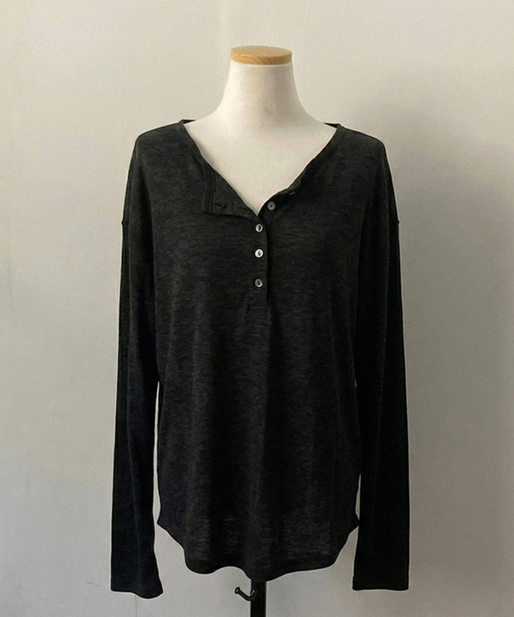 ボタンボックスフィット長袖Tシャツ