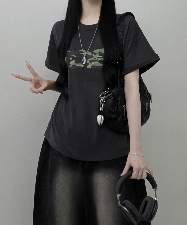 아치카모레터링프린팅박스핏반팔티셔츠 차콜