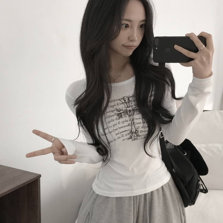 レタリングUネック長袖Tシャツ IVORY