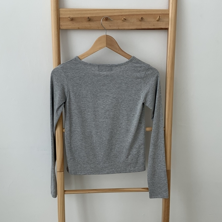 レタリングUネック長袖Tシャツ