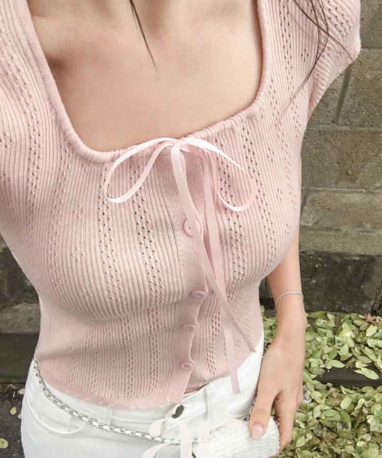 (ネックライン調節可能／コーデポイント)   リボンストラップ ボタン 半袖ニット   PINK